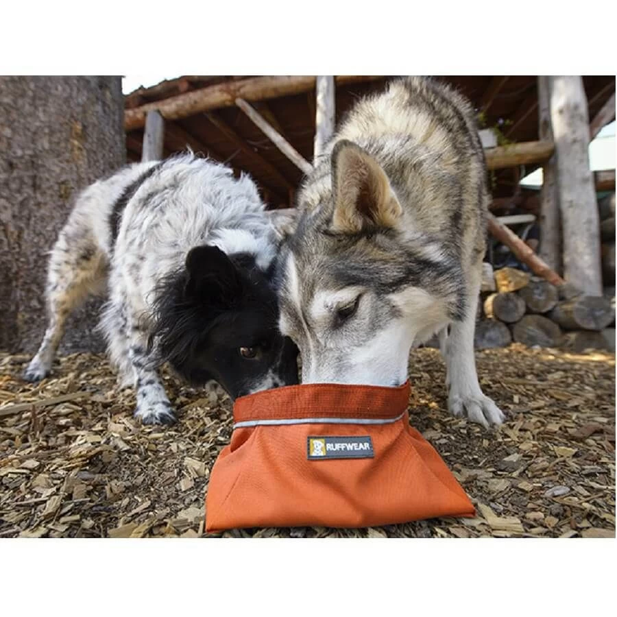 Ruffwear Gamelle Pliable Quencher Rouge 0,75 L 4 Ruffwear Gamelle Pliable Quencher Rouge 0,75 L – Image 2